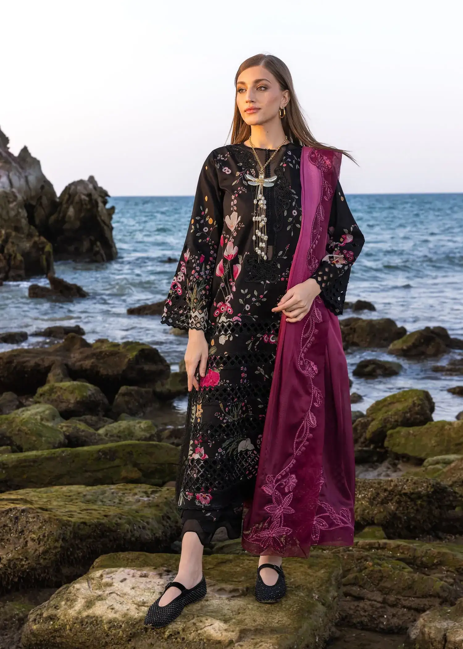 Flow By Crimson - Lawn' 25 - Floral Crush - D4 B